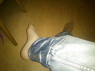 7P Stocking feet and jeans