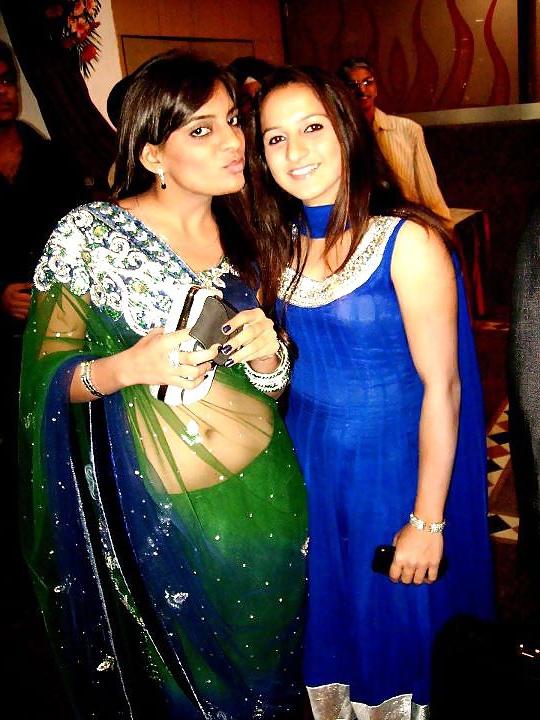8P Naughty Indian girls in Saree
