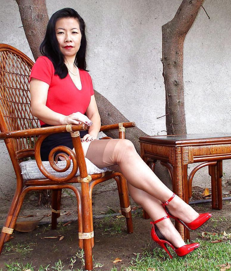 25P Hotlegs-asian mature  hot red pumps