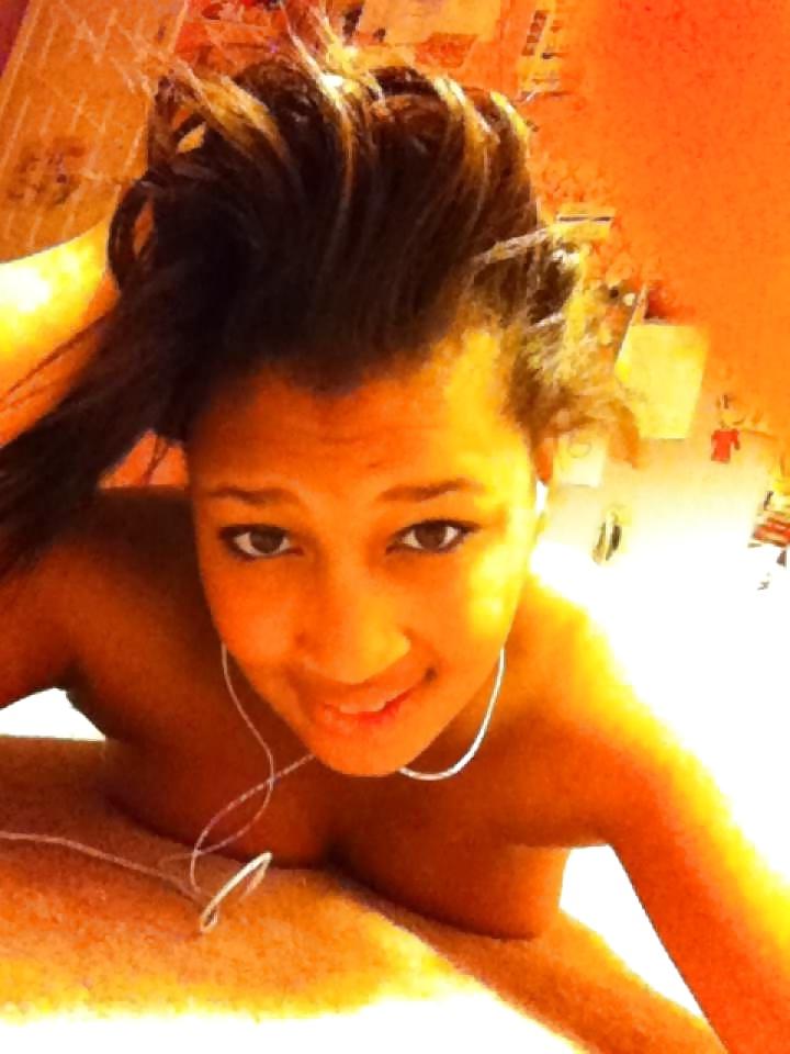11P Black ex-gf poses and pussy shots