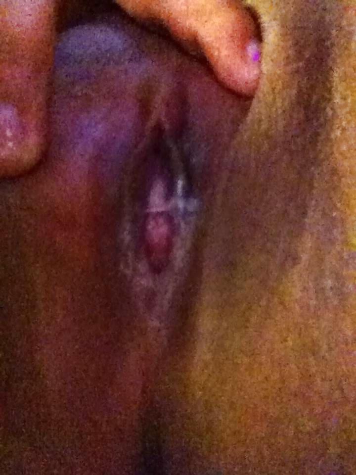 11P Black ex-gf poses and pussy shots