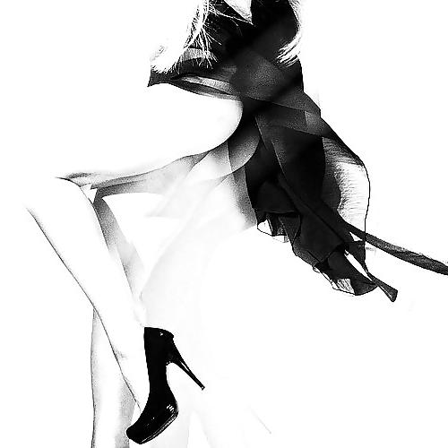 12P Classic film noir stlye heels and stockings....