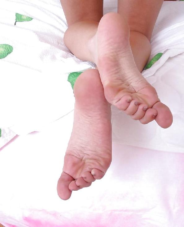15P Sexy Feet