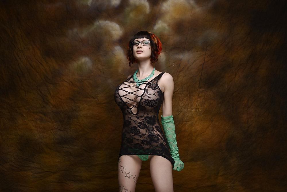 16P Ariane: Gorgeous Fake Tit Model