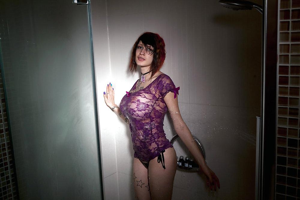 16P Ariane: Gorgeous Fake Tit Model