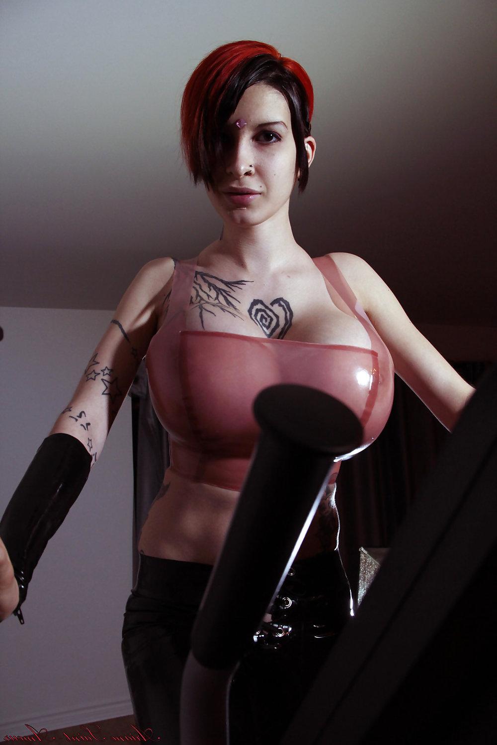 16P Ariane: Gorgeous Fake Tit Model