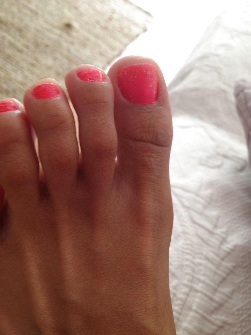 11P I love feet and sandals