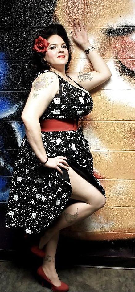 25P Voluptuous Burlesque, Pin-up and Retro Women 9