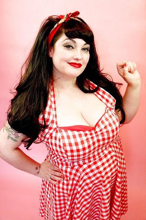25P Voluptuous Burlesque, Pin-up and Retro Women 9
