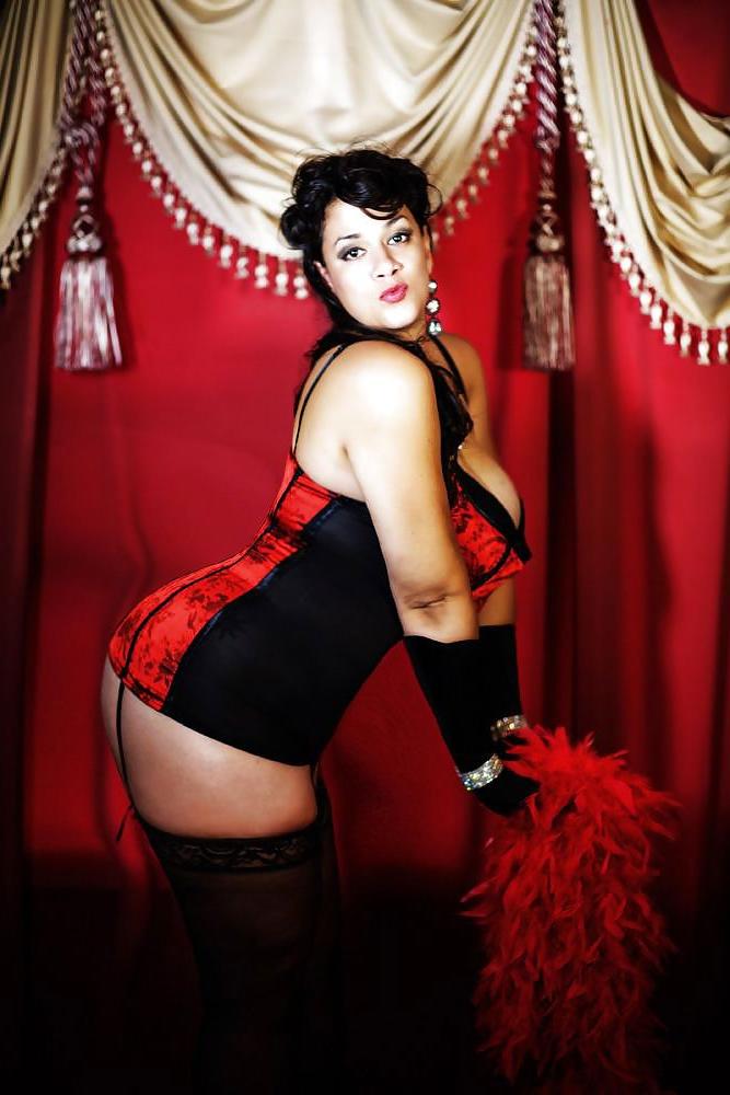 25P Voluptuous Burlesque, Pin-up and Retro Women 9