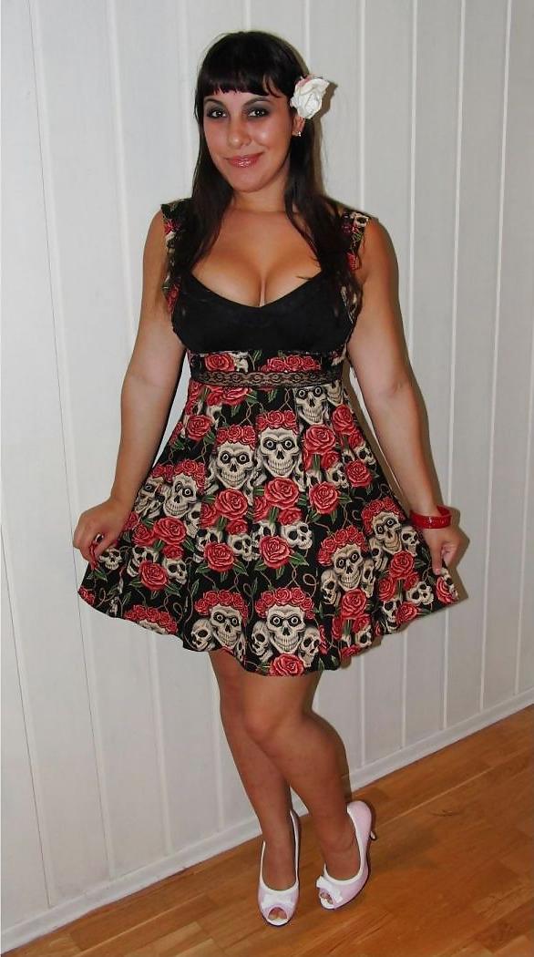25P Voluptuous Burlesque, Pin-up and Retro Women 9