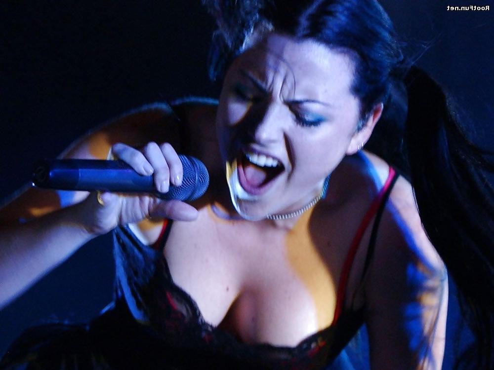 25P Gothic Rock Singers
