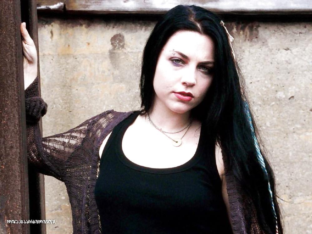 25P Gothic Rock Singers