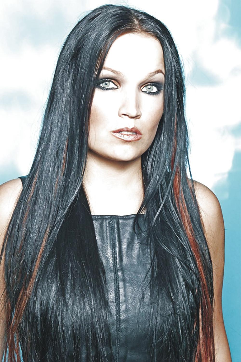 25P Gothic Rock Singers