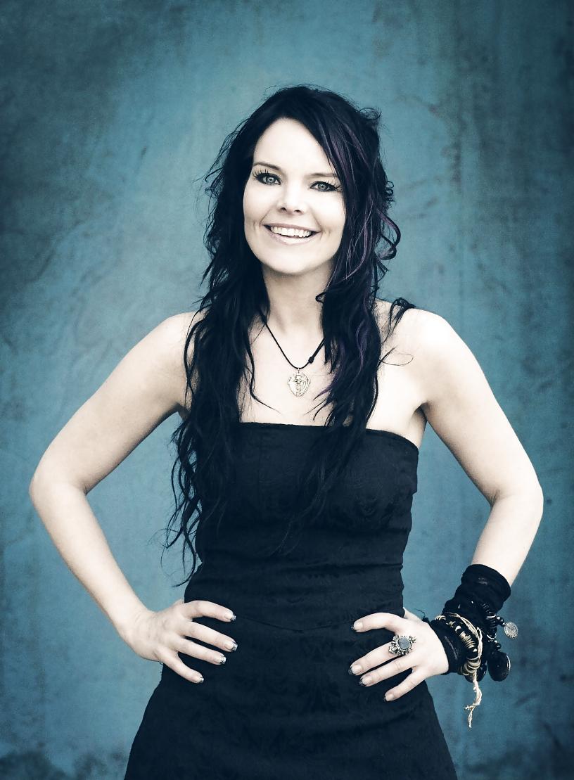 25P Gothic Rock Singers