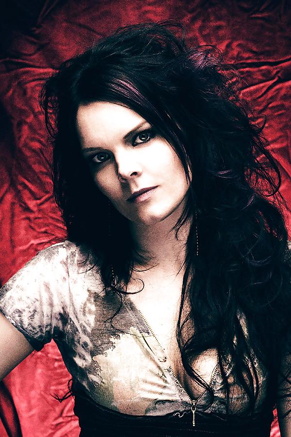 25P Gothic Rock Singers
