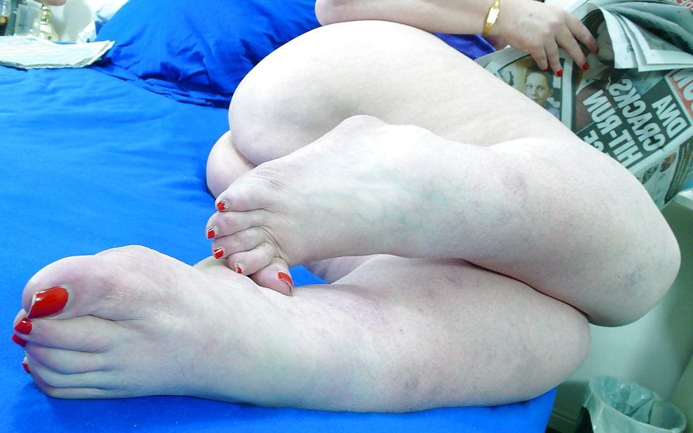 24P BBW red toes (sexy feet)
