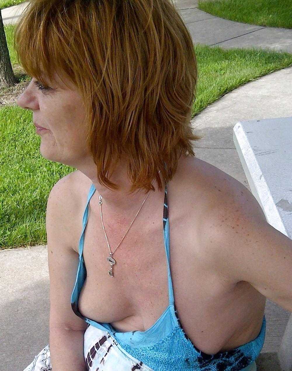 24P Downblouse cleavage