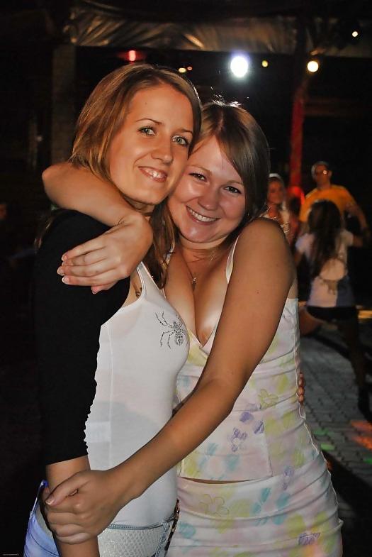 24P Downblouse cleavage