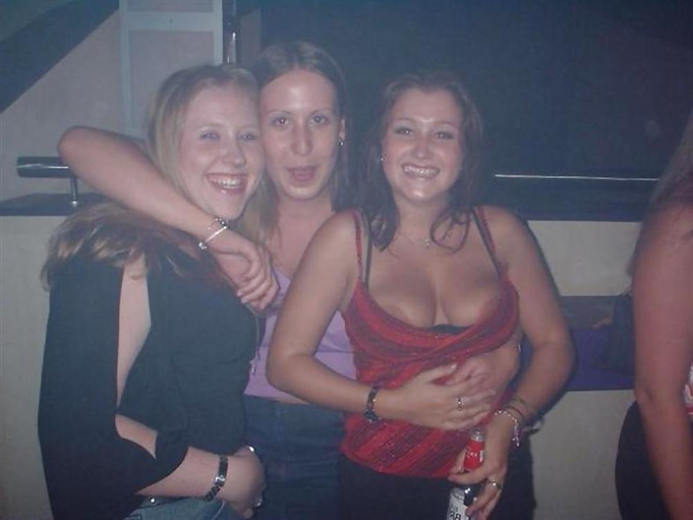 24P Downblouse cleavage