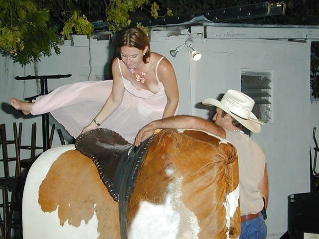 24P Downblouse cleavage 1