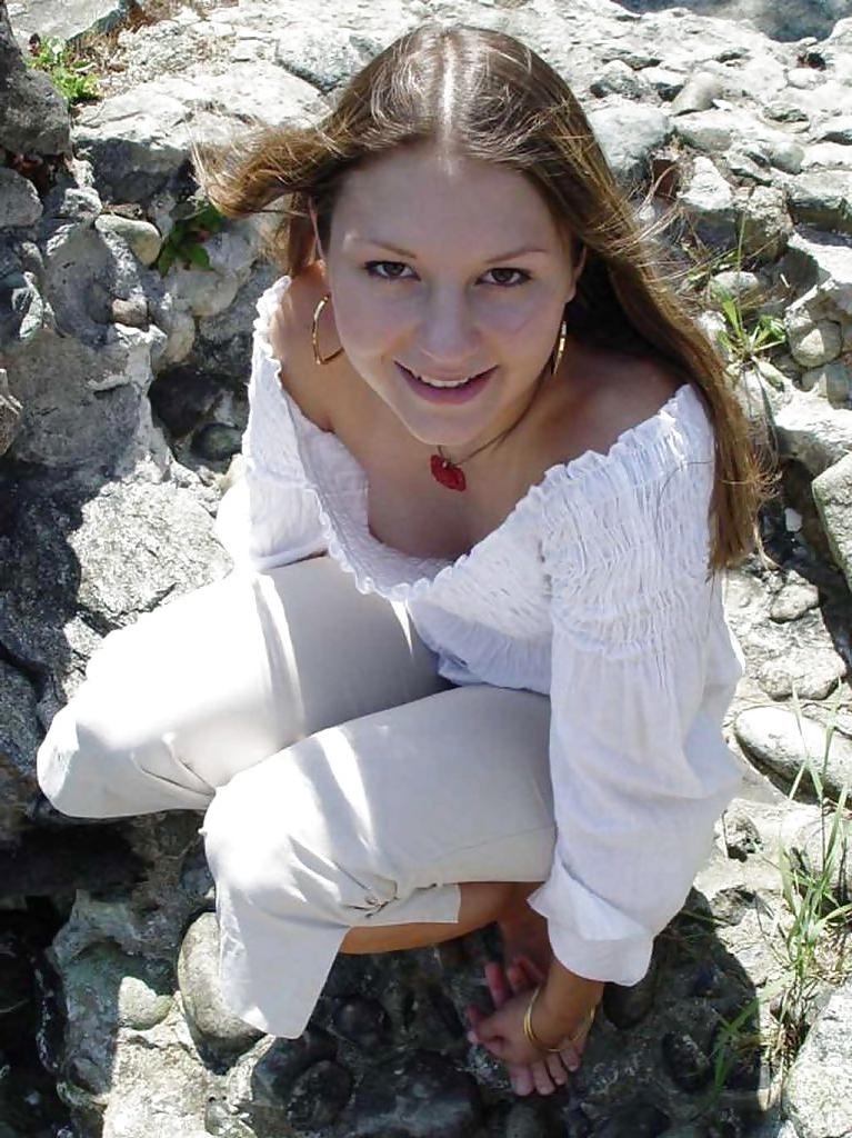 24P Downblouse cleavage 1