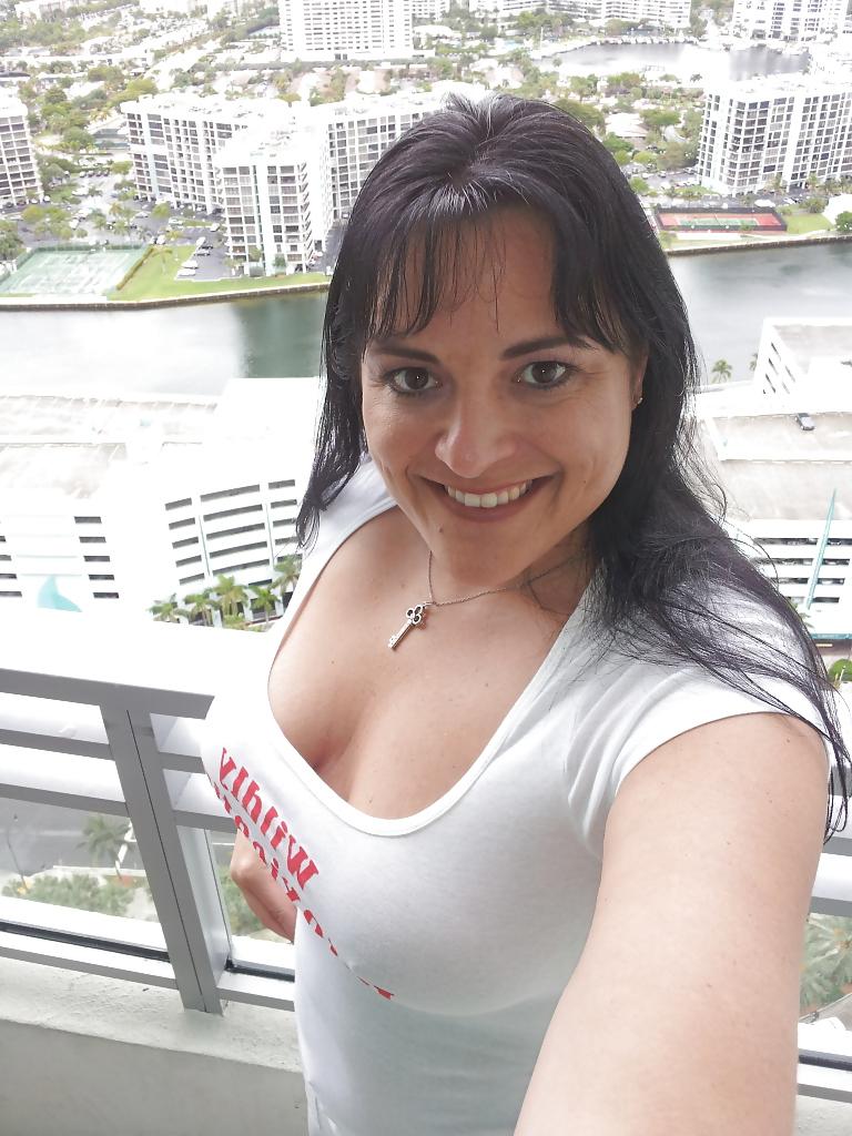 25P Mature BBW Wife