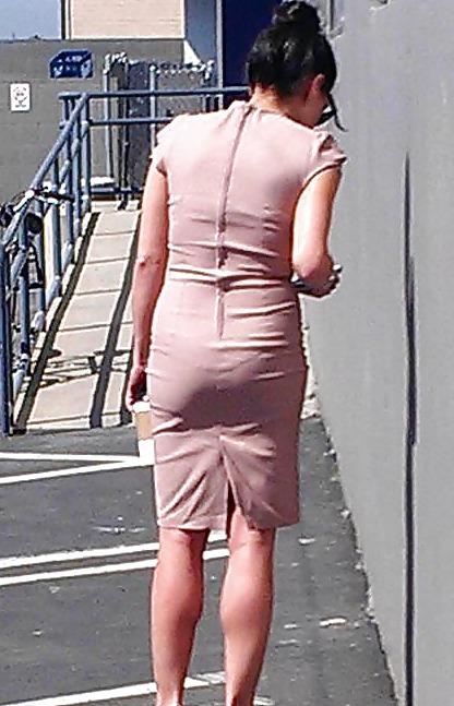 6P Hot Milf Neighbor Visible Panty Line