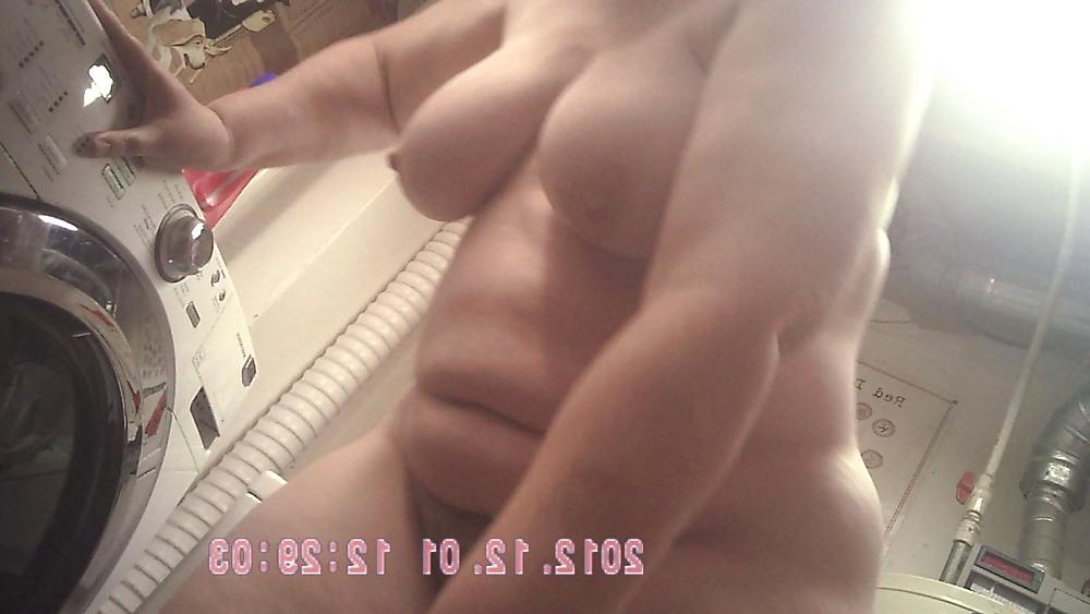 19P Wifey shower time
