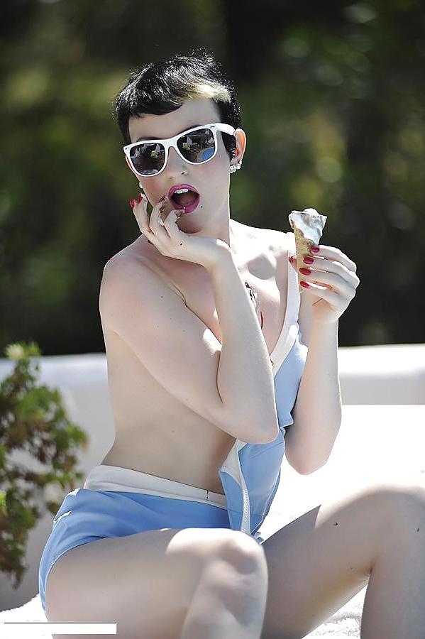 25P Anita: latex & short hair