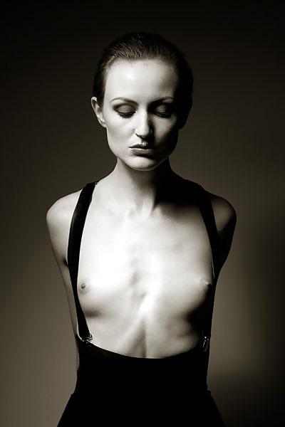 25P Anita: latex & short hair