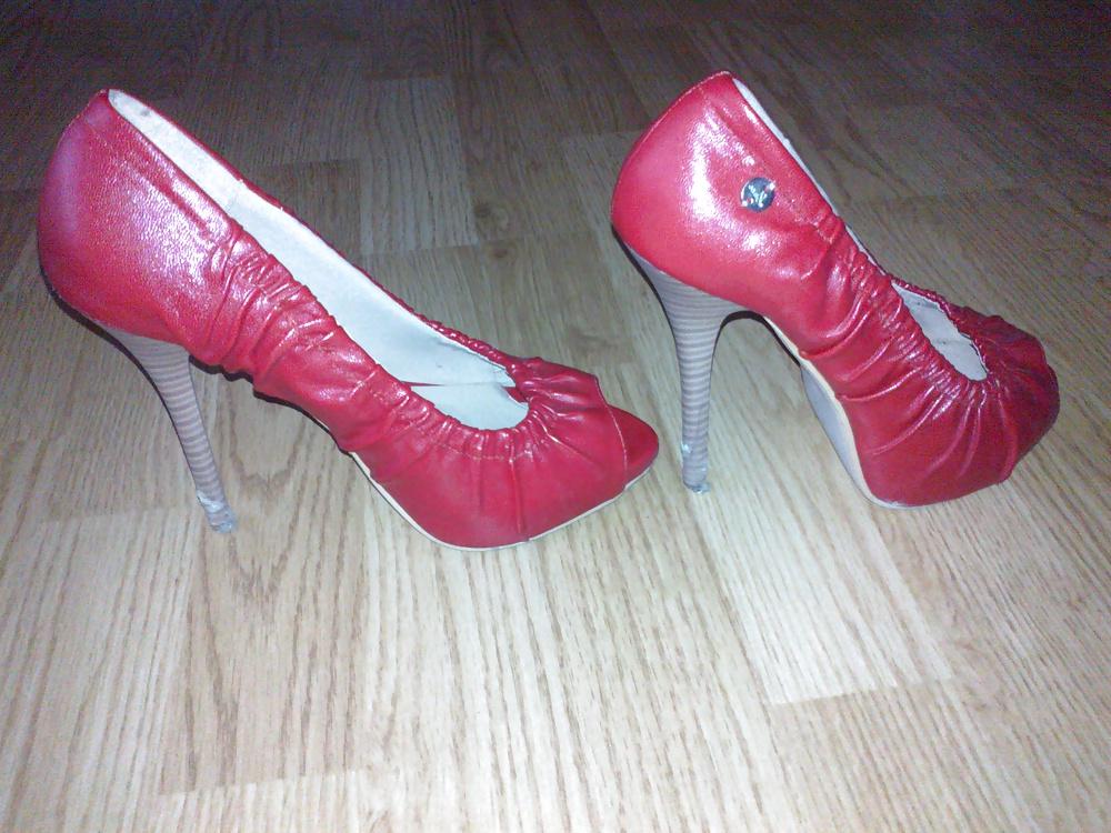 11P Sister's sexy red heels got cum