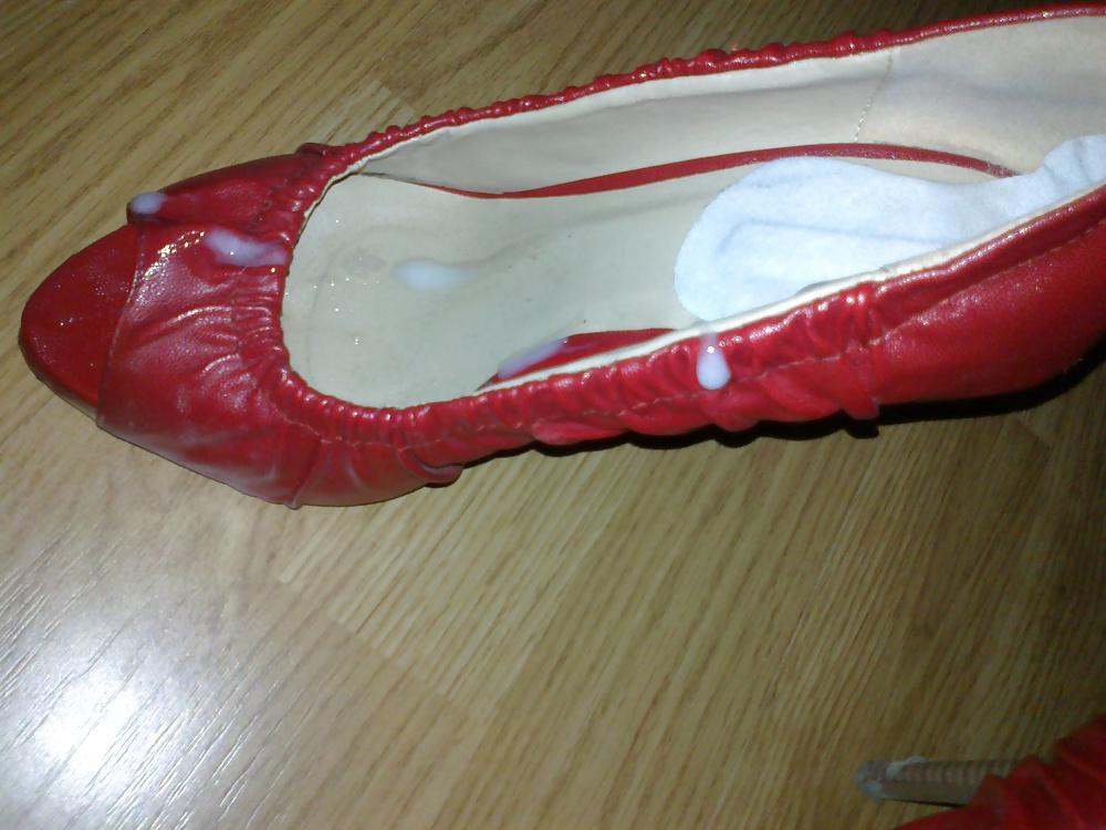 11P Sister's sexy red heels got cum