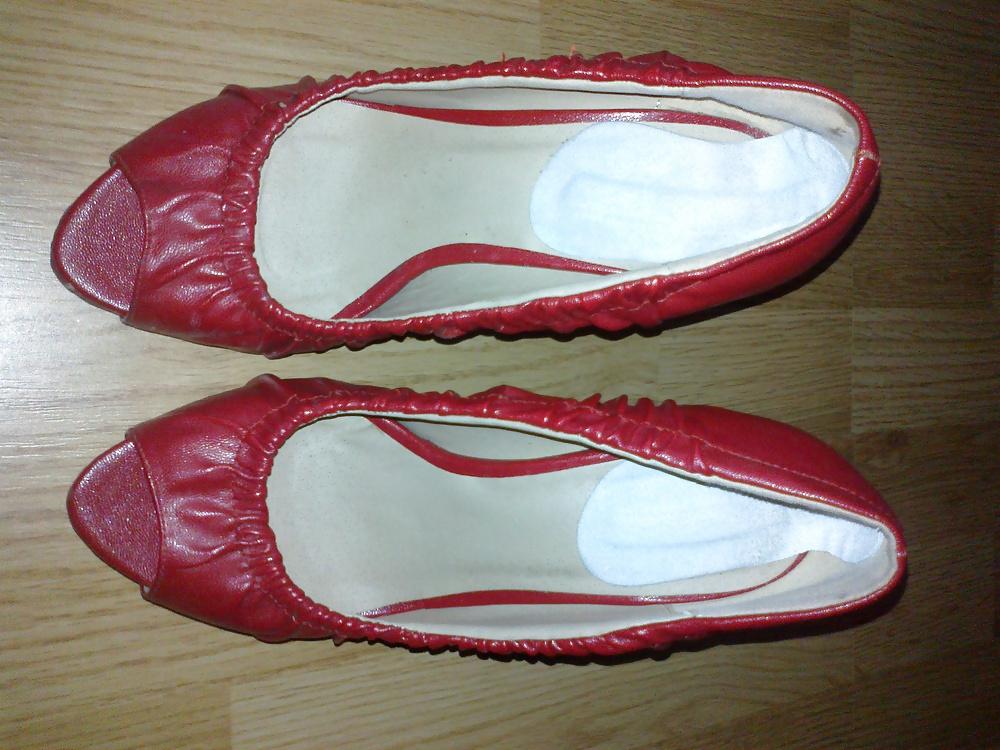 11P Sister's sexy red heels got cum