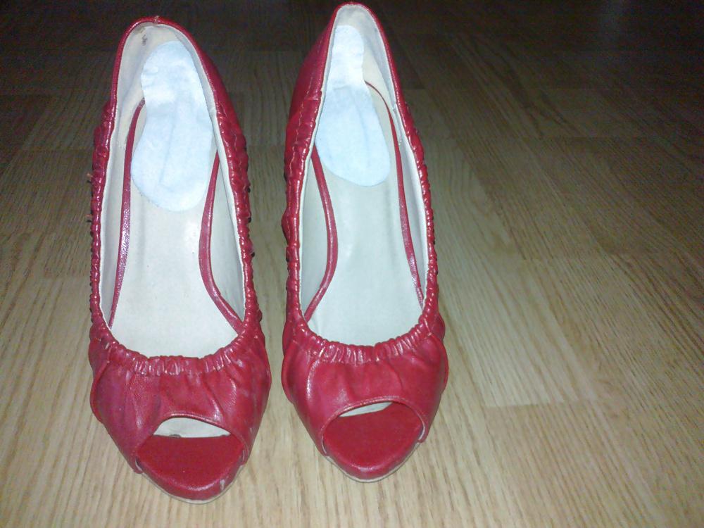 11P Sister's sexy red heels got cum