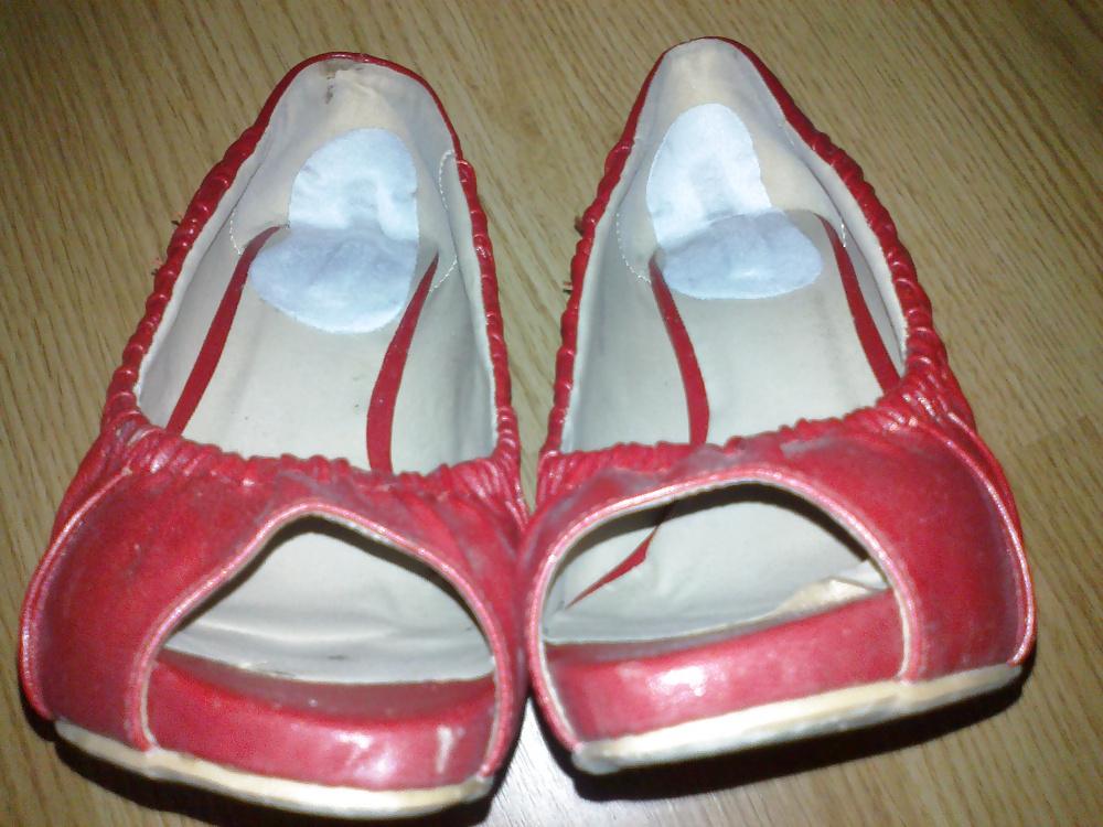 11P Sister's sexy red heels got cum