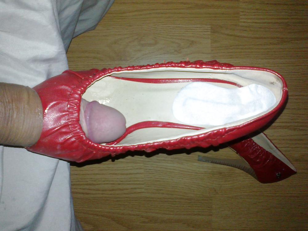 11P Sister's sexy red heels got cum