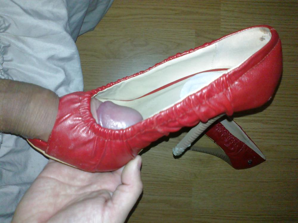 11P Sister's sexy red heels got cum