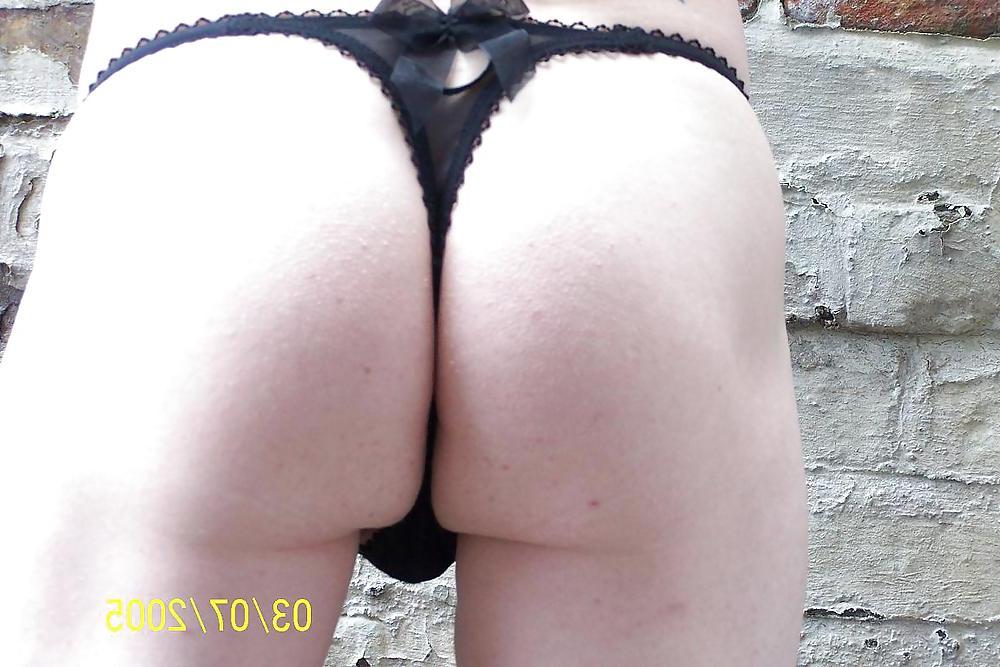9P Black & Red Thong Outdoors