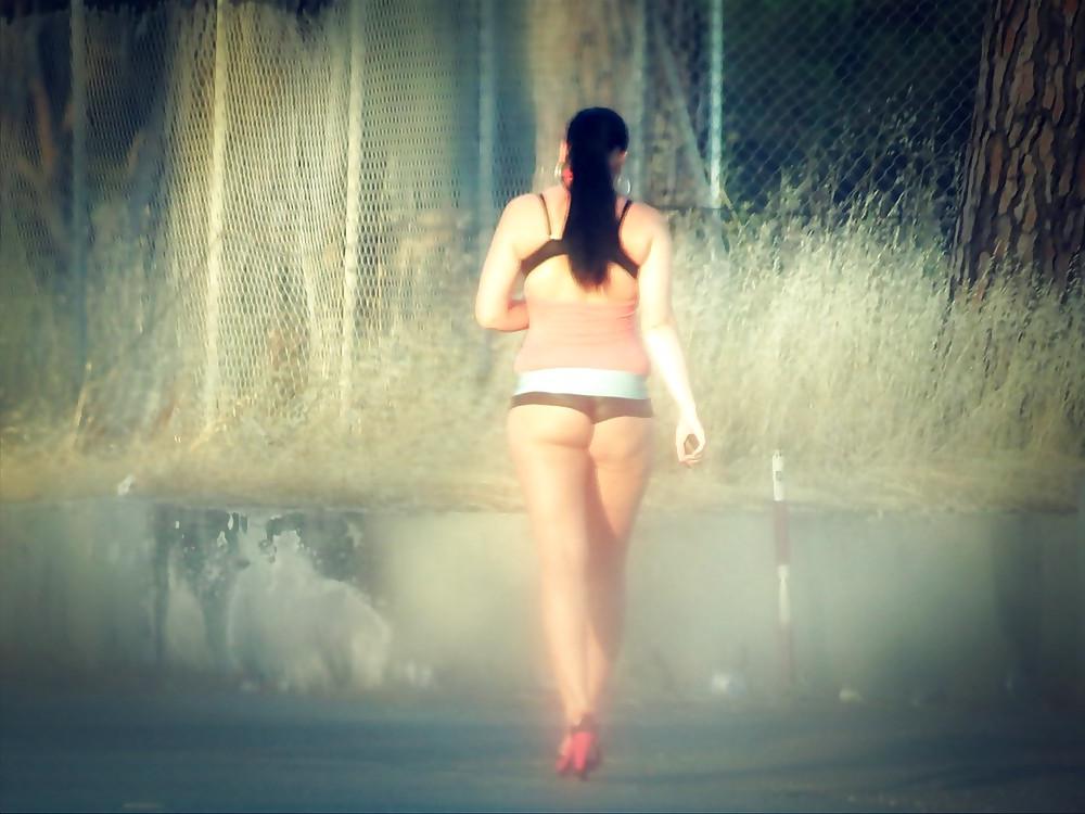 25P Selling Themselves On The Street - Asian Hookers