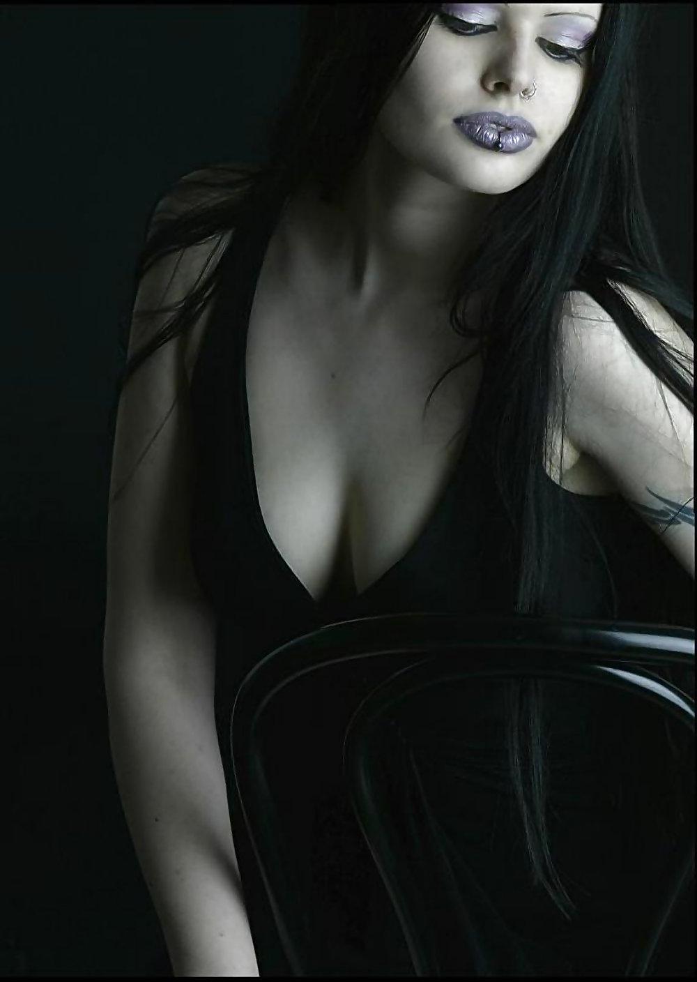23P Gothic beauties 12
