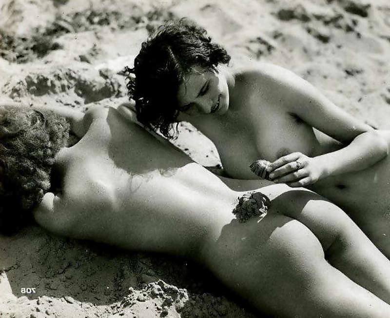 25P Potpurri of Retro Ero and Porn Photos 15 of 15