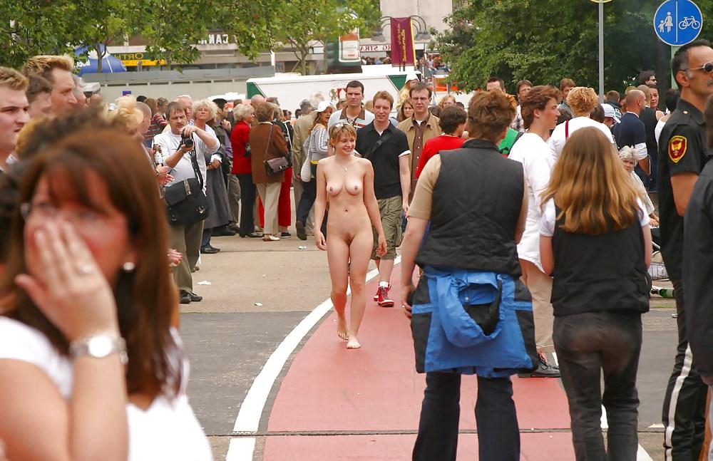 25P Public nudity girls #10
