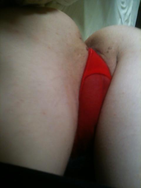 4P Wife with red string