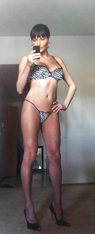10P Sexy girl in sexy underwear...