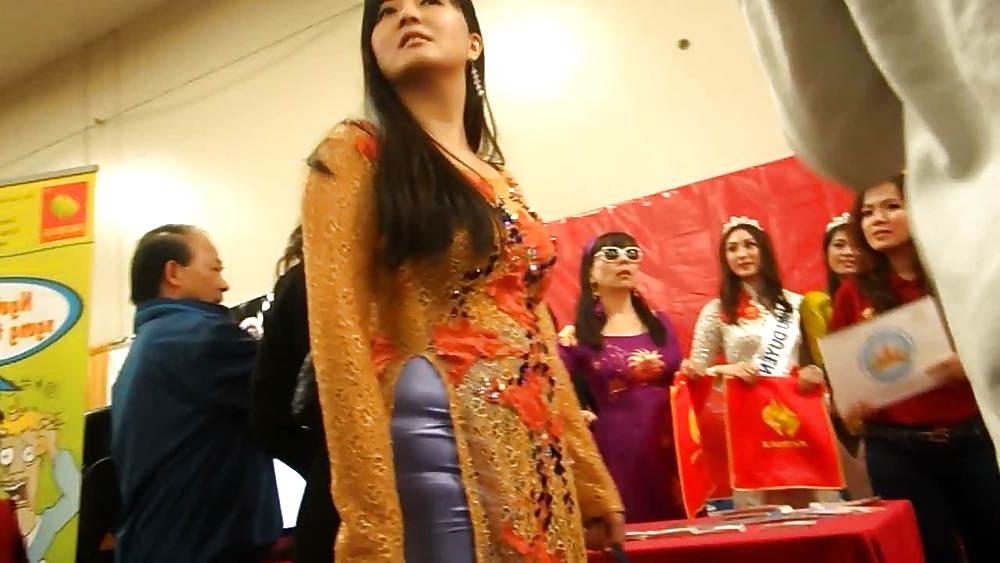 25P Hunting asian ass n legs