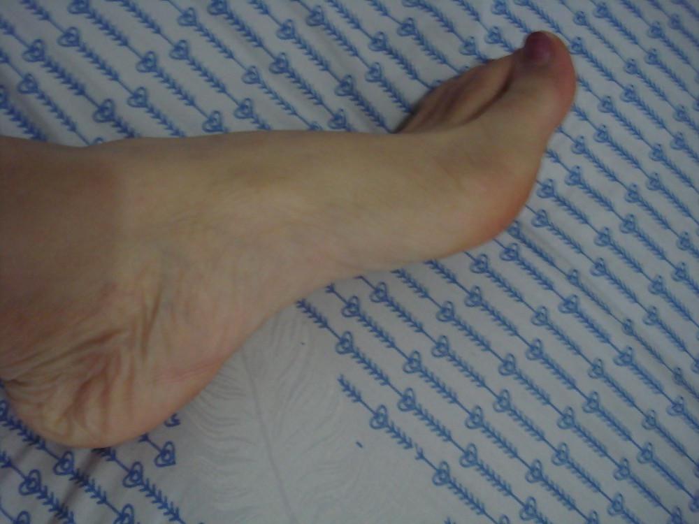 25P Asian feet and foot fetish. My chinese girlfriend's soles!