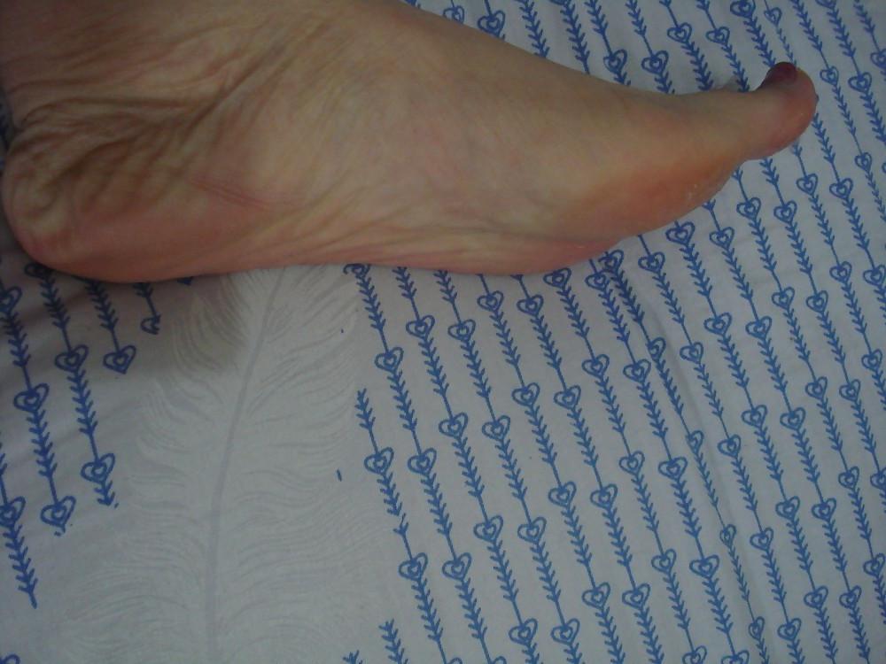 25P Asian feet and foot fetish. My chinese girlfriend's soles!