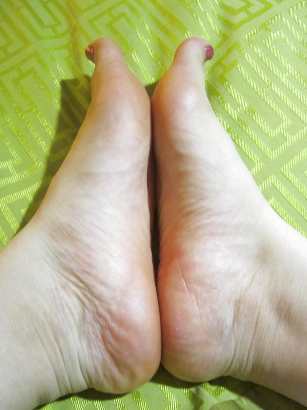 25P Asian feet and foot fetish. My chinese girlfriend's soles!