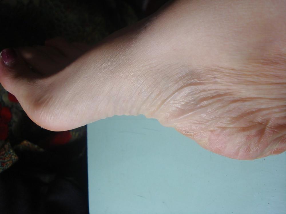 25P Asian feet and foot fetish. My chinese girlfriend's soles!